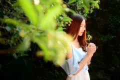 折筆看花花易傷，留紙隨心心卻涼